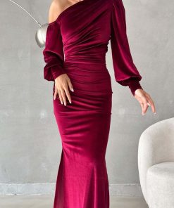 Toptan Bayan Giyim Wholesale Merter Tekstil İmalatçıları Asimetrik Omuz Dekolte Yırtmaçlı Kadife Abiye Elbise